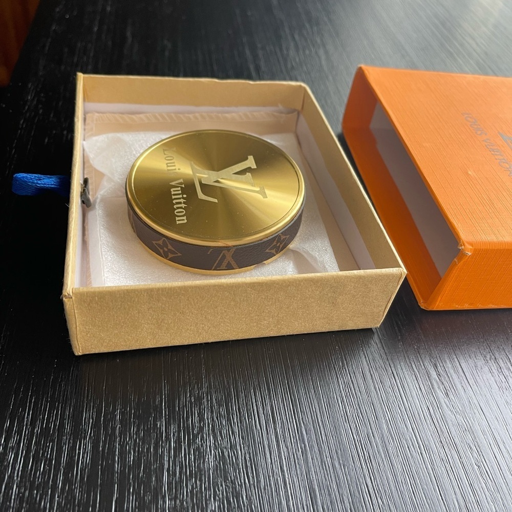 Elegant brass Upcycled lv ashtray - Picture 3 of 11